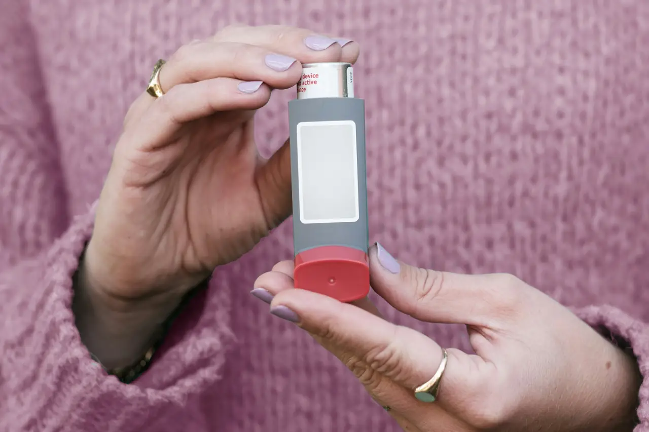 Hands holding a generic asthma inhaler